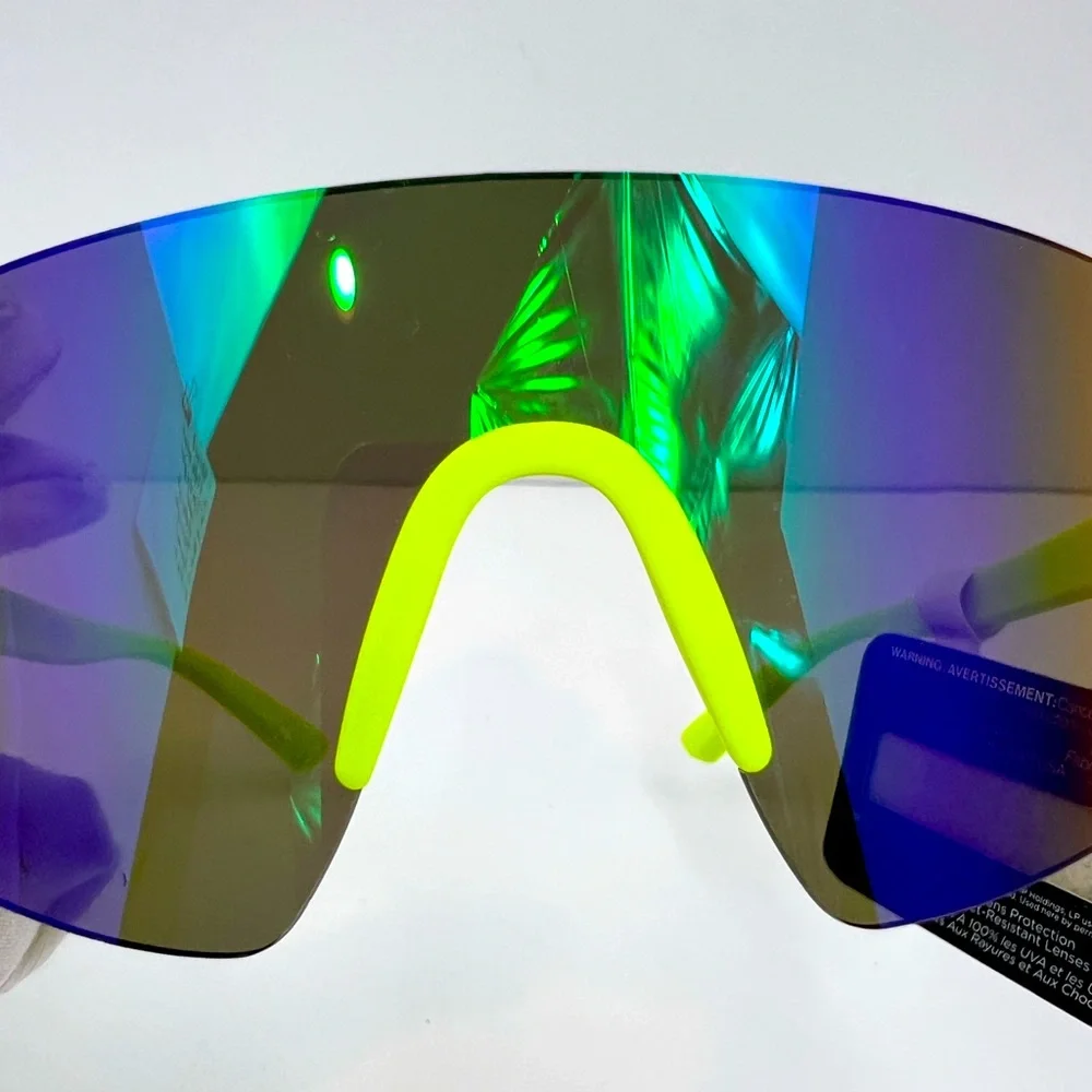 BODY GLOVE SUNGLASSES 100% UVA-UVB PROTECTION, YELLOW FRAME W/GREEN LENSES